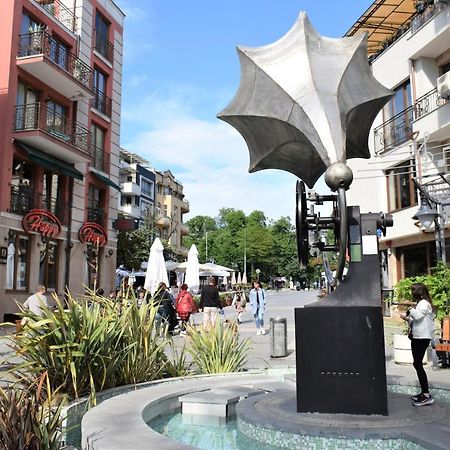 Top Center Apartment Gramophone With Private Parking Бургас Экстерьер фото