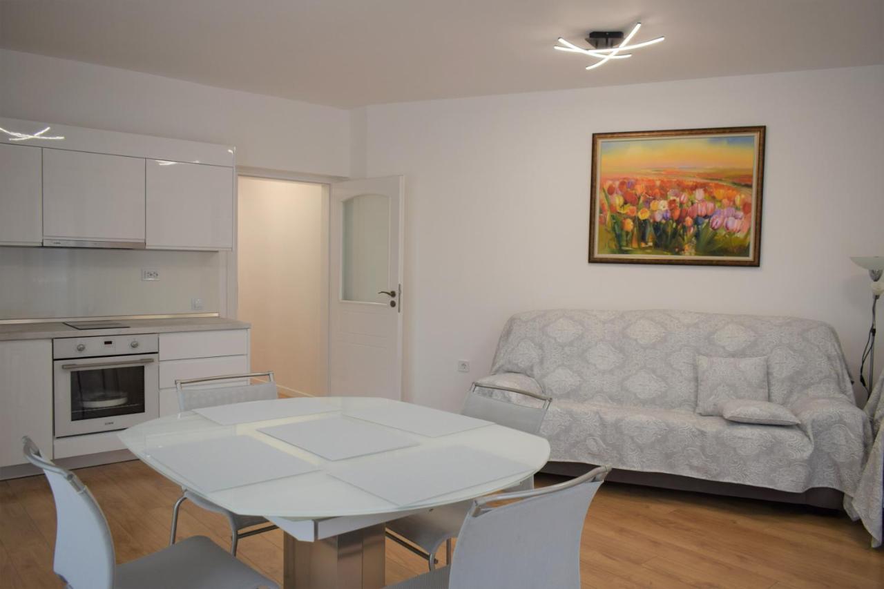 Top Center Apartment Gramophone With Private Parking Бургас Экстерьер фото