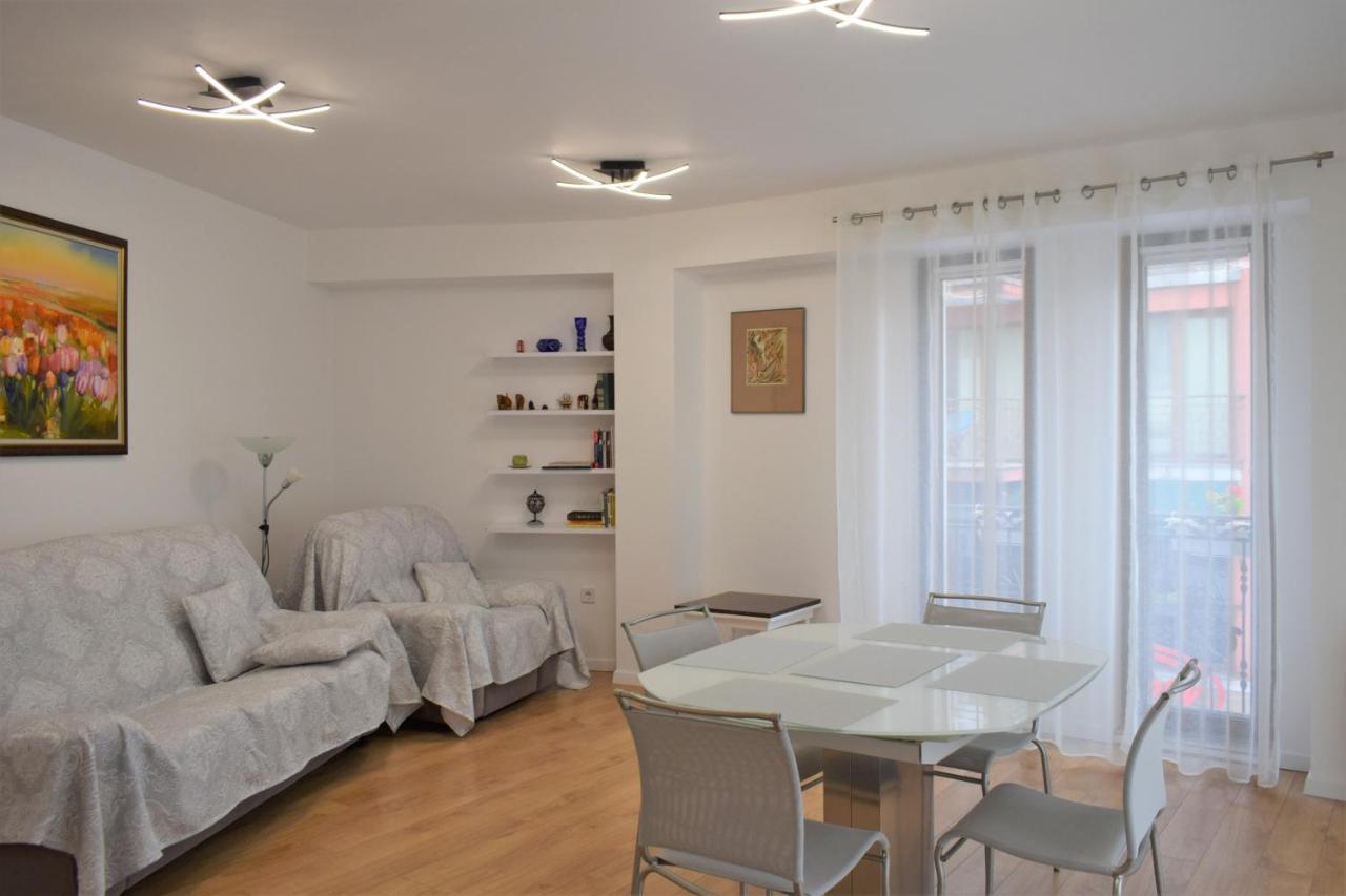 Top Center Apartment Gramophone With Private Parking Бургас Экстерьер фото