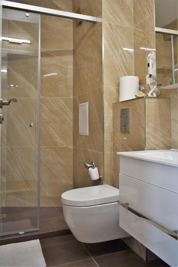 Top Center Apartment Gramophone With Private Parking Бургас Экстерьер фото