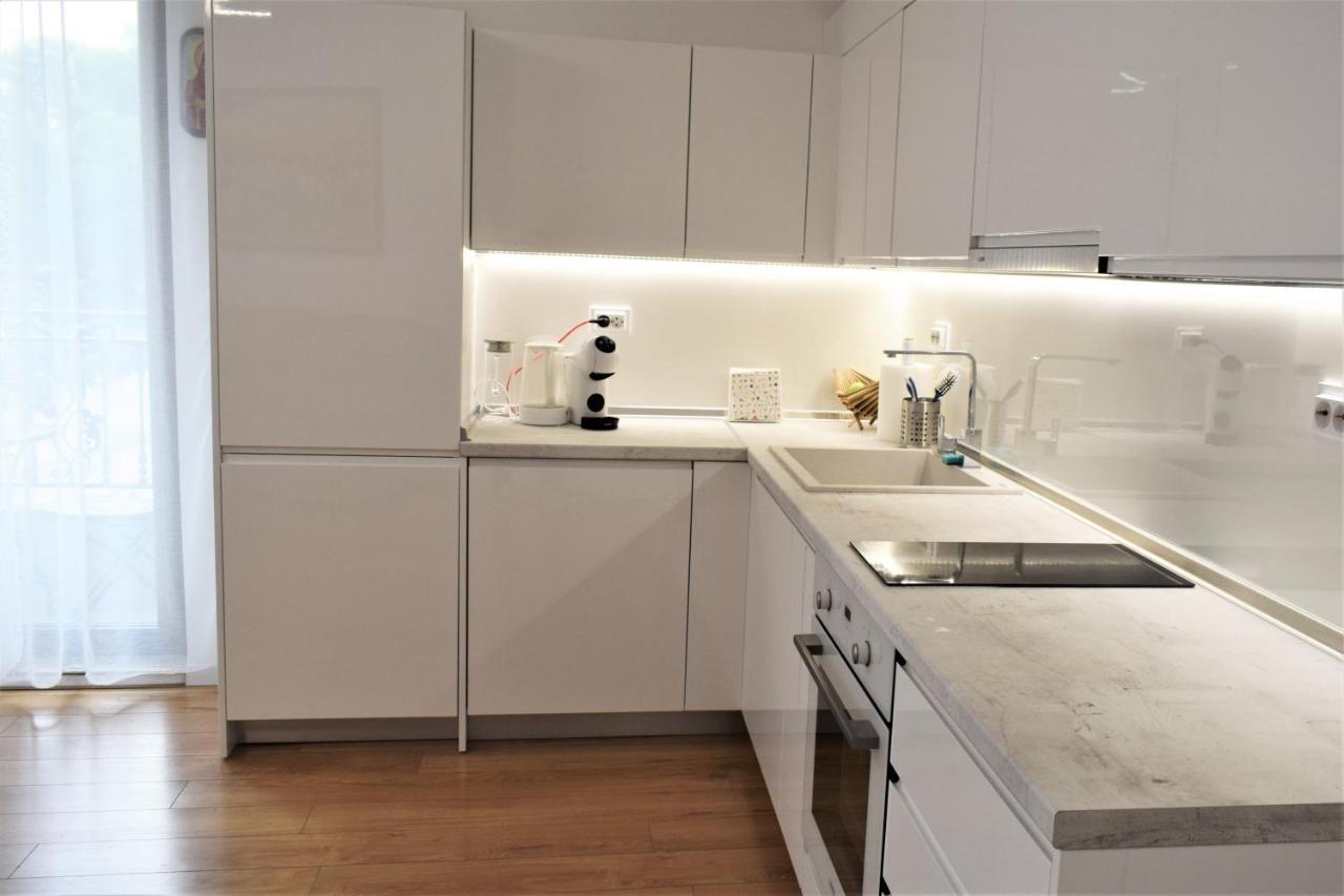 Top Center Apartment Gramophone With Private Parking Бургас Экстерьер фото