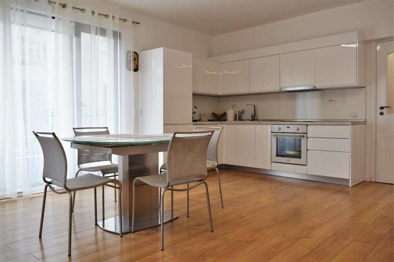 Top Center Apartment Gramophone With Private Parking Бургас Экстерьер фото