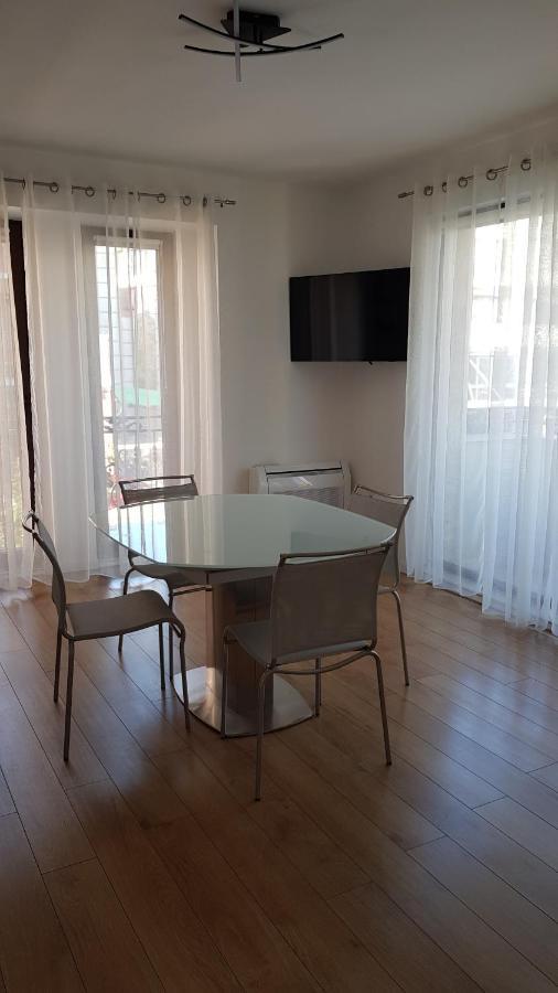 Top Center Apartment Gramophone With Private Parking Бургас Экстерьер фото